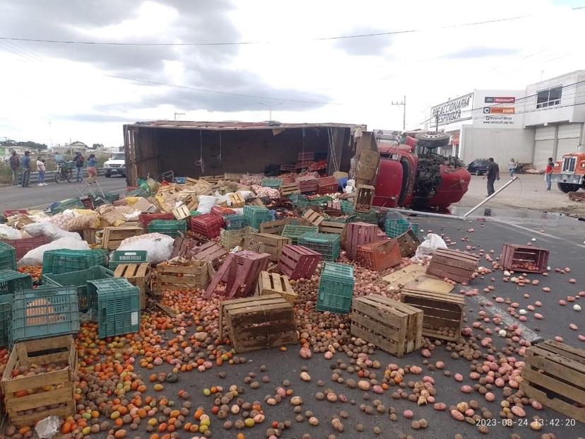 Dos muertos y cuatro lesionados deja accidente en Tecamachalco