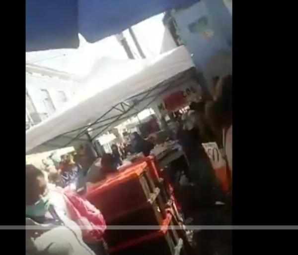 VIDEO Ambulantes y poblanos se desbordan en centro de Puebla