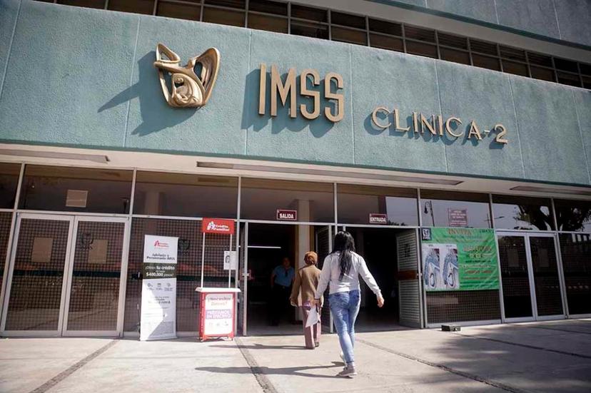 Activa IMSS protocolos de alerta en Puebla y 4 estados por caída de ceniza