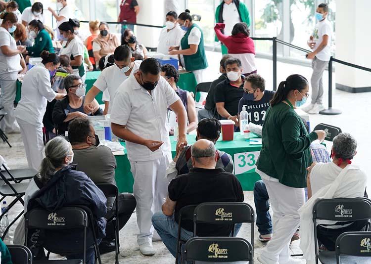 IMSS exhorta a vacunarse contra COVID