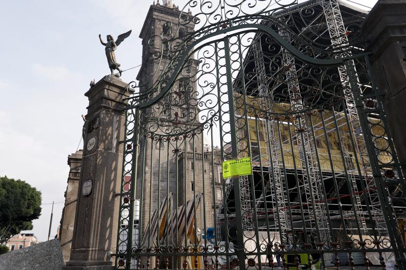 Reanudan trabajos de instalación de Capilla Sixtina en Catedral