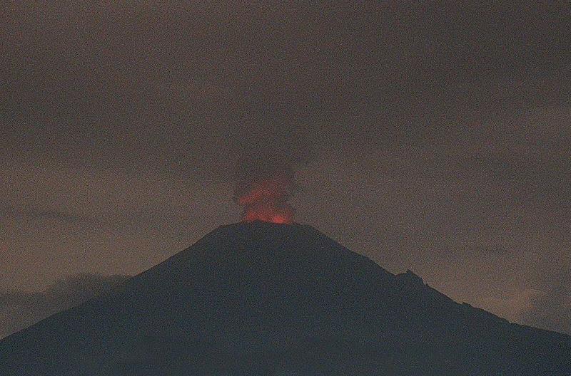 VIDEO Registran incandescencia en el volcán Popocatépetl