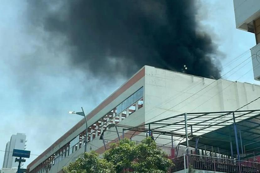 Controlan incendio en Centro de Convenciones Copacabana de Acapulco