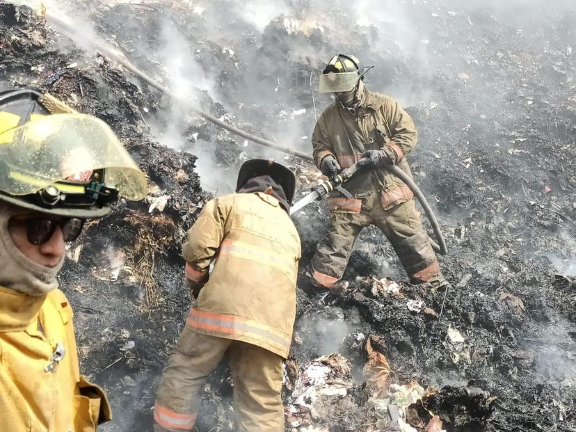 Por minutos se incendió parte del relleno sanitario intermunicipal de Atlixco