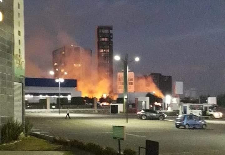 Se incendia predio junto a la Universidad Interamericana