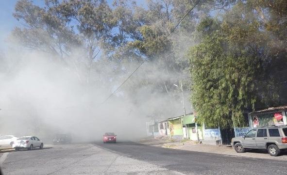 Genera afectaciones quema en terreno frente al IMSS de Metepec