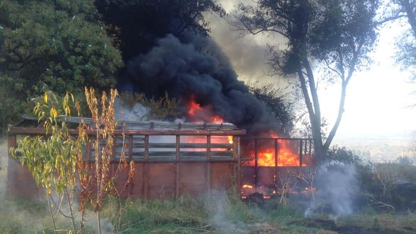 Bomberos y Protección Civil de Tlalancaleca sofocan incendio