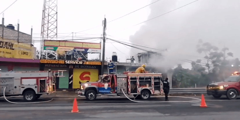 Incendio en casa sorprende a dos niños durmiendo en Izúcar