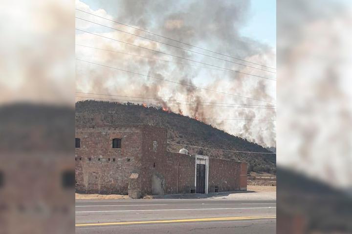 Causa alarma en vecinos incendio en cerro de Virreyes en Oriental