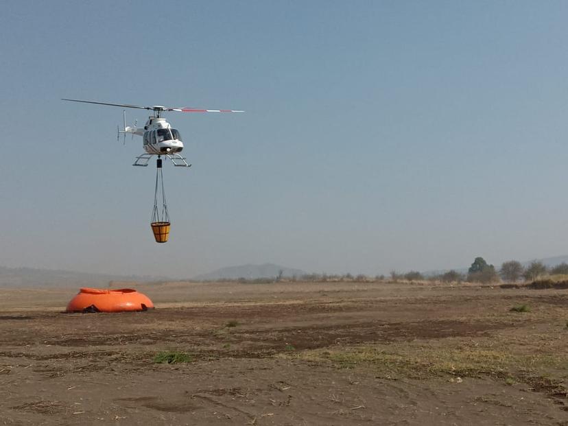 Por aire y tierra combaten incendio intermunicipal en El Seco