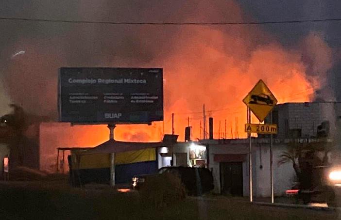 Llamas ponen en alerta a comunidad del norte de Atlixco