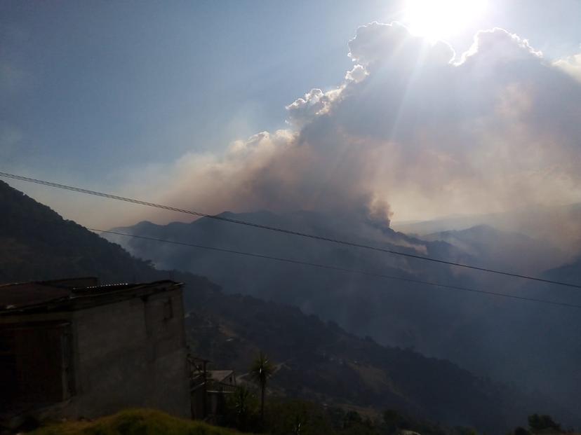 Por incendio forestal inician evacuación en tres localidades de Zacatlán