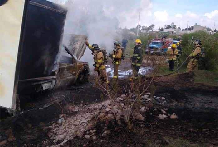 VIDEO Incendio en fraccionamiento Los Héroes en Puebla causa alarma entre vecinos