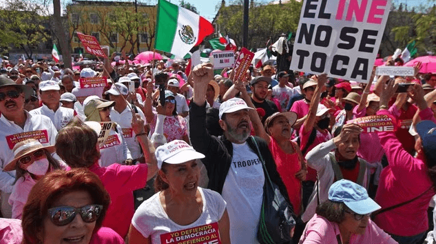 Una marea rosa y el derecho a la libre manifestación