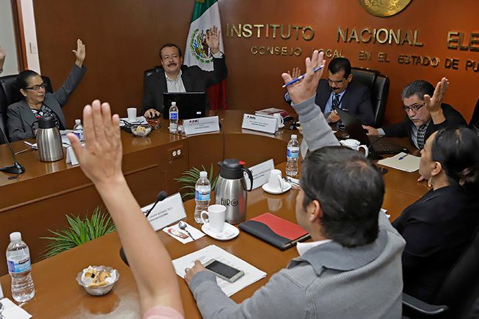 Bajan a la mitad sueldo de consejeros del INE en Puebla