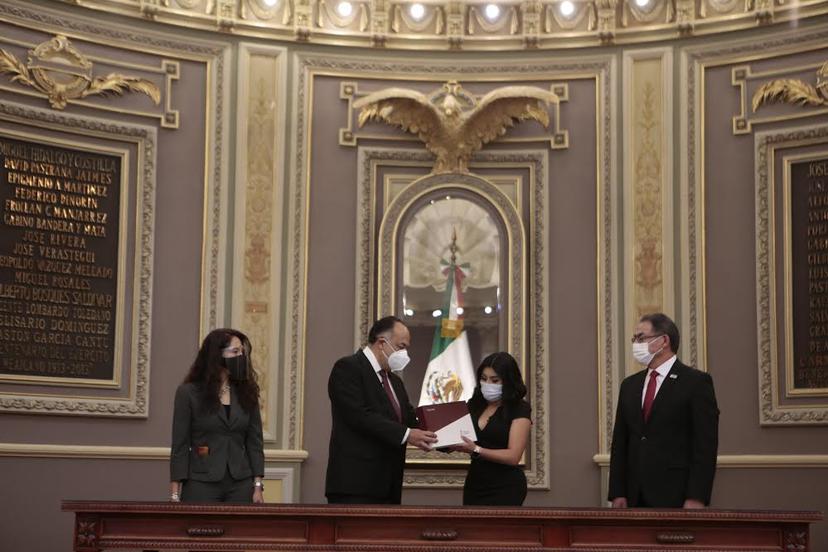 Secretarios de Finanzas, Segob y SEP entregan Segundo Informe de Gobierno en el Congreso 