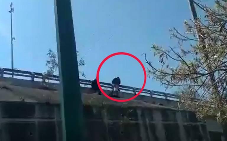 VIDEO Adolescente intenta suicidarse desde puente de Puebla