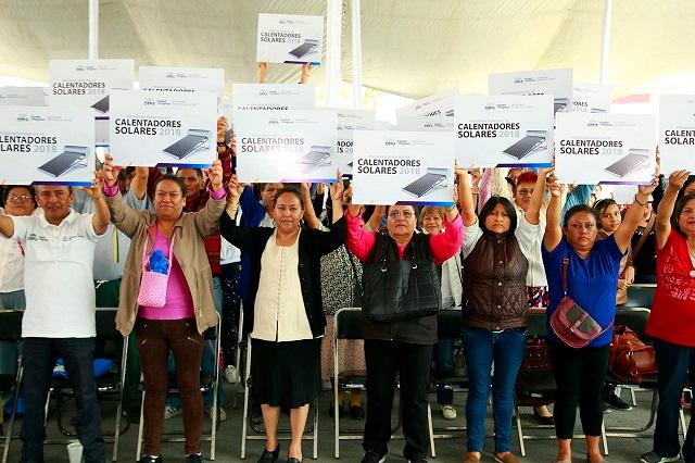 Ayuntamiento reparte calentadores solares en Puebla