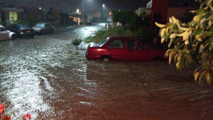 Lluvias inundan casas en fraccionamiento de Atlixco