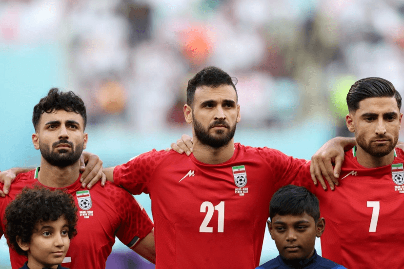 Jugadores iraníes se abstienen de cantar su himno en partido contra Inglaterra 