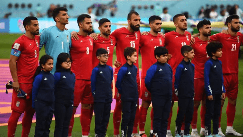 Gobierno iraní amenaza a familiares de futbolistas que no cantaron el himno en Qatar