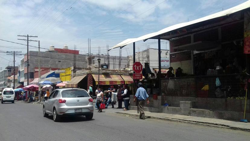 Siguen aglomeraciones de personas en Izúcar pese al Hoy no circula