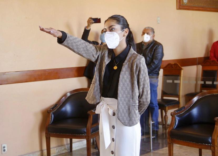 Toma protesta cabildo de Tehuacán a regidora suplente