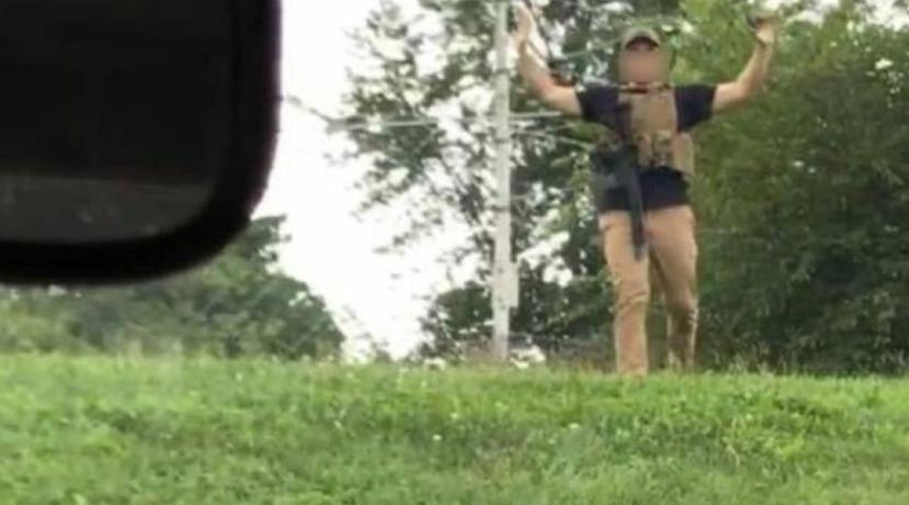 Con rifle y chaleco antibalas otro joven genera pánico en Missouri