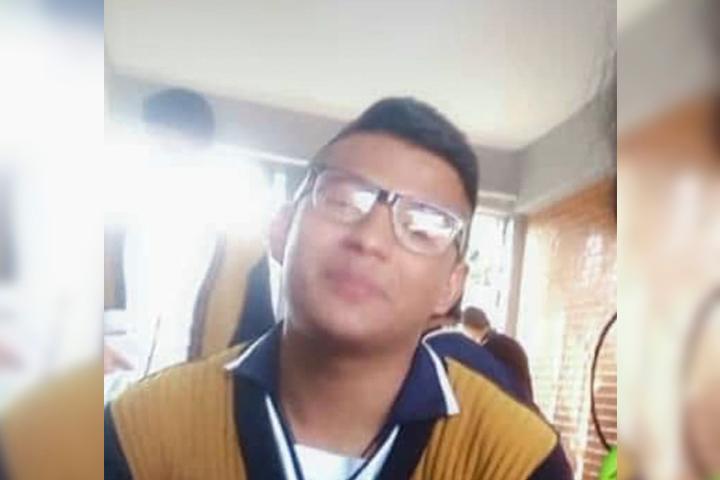 Joven defendió a su mamá de asalto y delincuentes le prendieron fuego