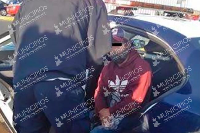 Por problemas familiares joven ebrio se quiso aventar del distribuidor Juárez-Serdán 