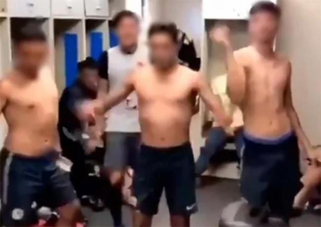 América corre a jugadores que cantaron Un violador en tu camino