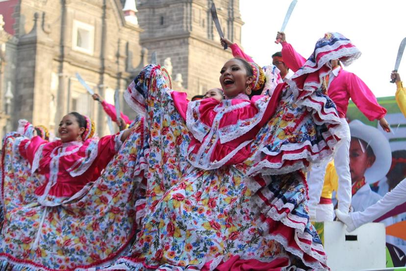 Espartaqueada Cultural Nacional engalana el zócalo capitalino