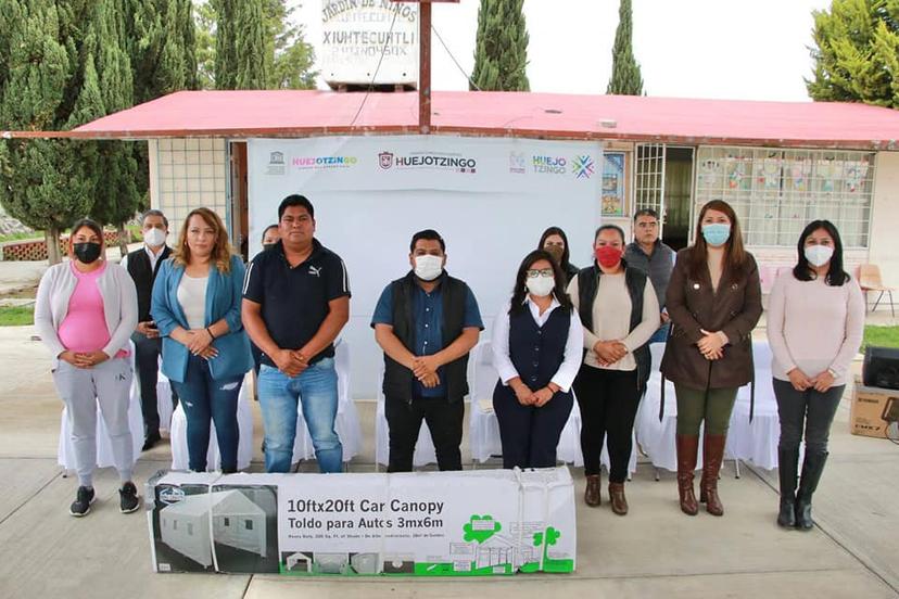 Entrega Alvarado pintura para mejorar un jardín de niños