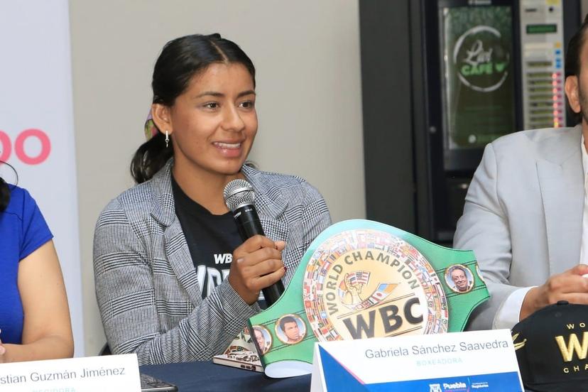 Cabildo presenta a Gabriela La Bonita Sánchez, campeona de la WBC