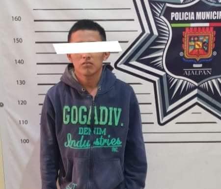 Locatarios del mercado de Ajalpan detienen a ladrones