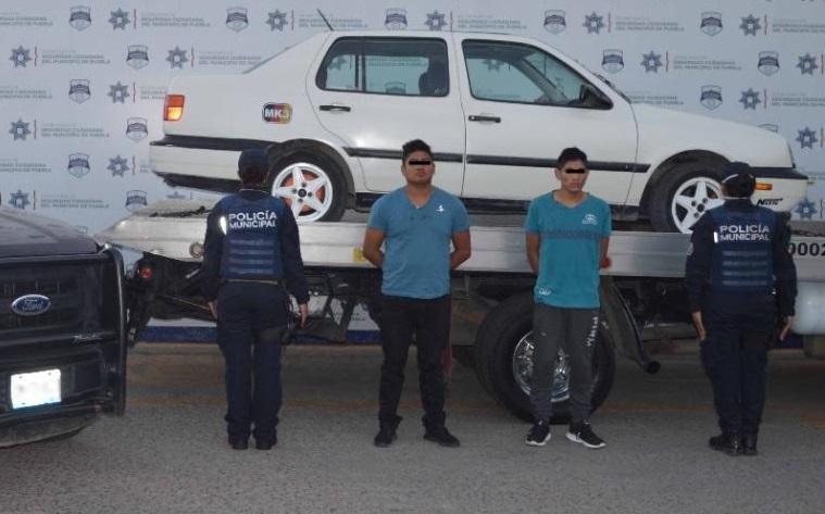 Los detienen con auto robado en el infonavit San Bartolo