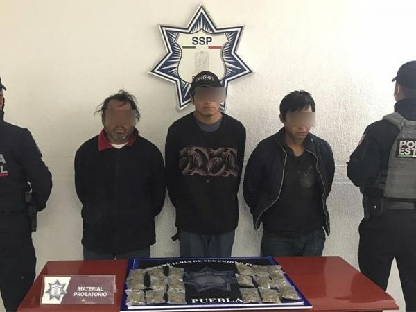 Detienen a tres ladrones de autos en Puebla  