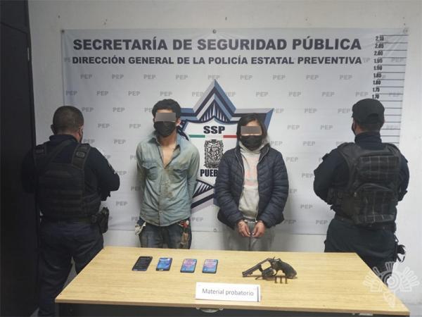 Tras asaltar Coppel Amozoc detiene a pareja de jóvenes