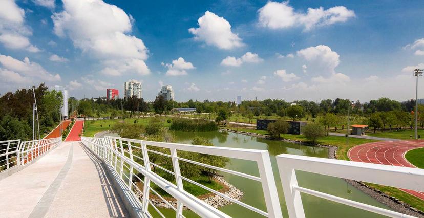 Calor intenso ha secado los espejos de agua en parques de la capital