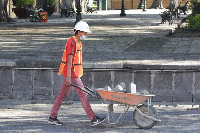 Lajas levantadas del zócalo se vendieron en 35 pesos: Barbosa