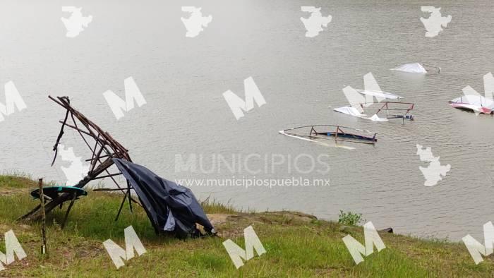 Grace deja lanchas volteadas y palapas destrozadas en Tenango de las Flores