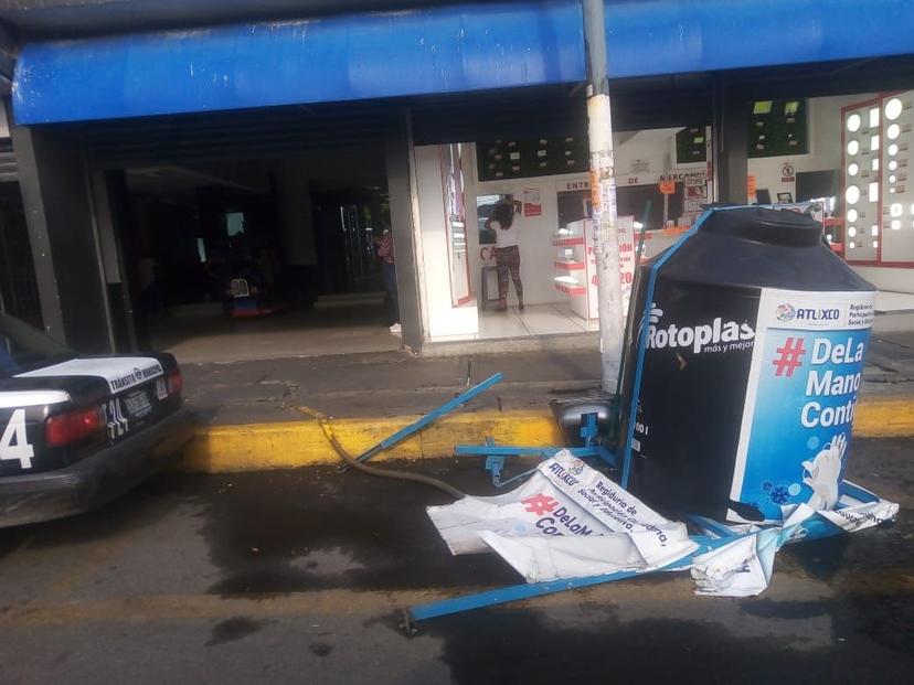 Destroza auto, lavamanos del centro de Atlixco