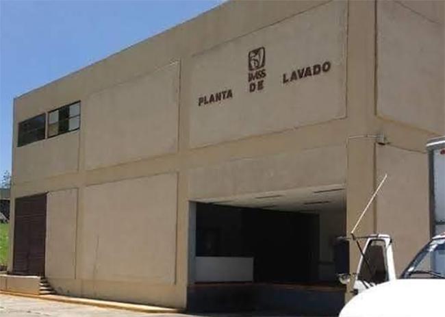 Vacunan contra Covid a empleados de planta de lavado del IMSS Metepec