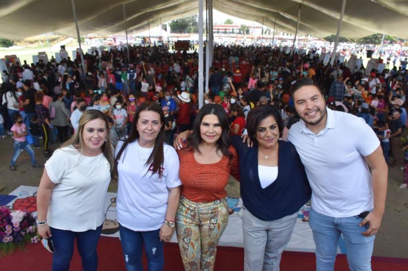 Norma Layón celebra a la niñez de San Martín Texmelucan