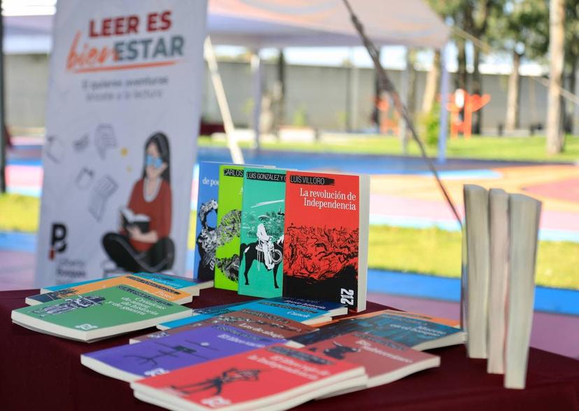 Arranca Puebla distribución de libros de la colección 21 para 21 de FCE