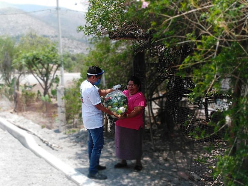 Empresa de legumbres de Tecamachalco regala 800 despensas