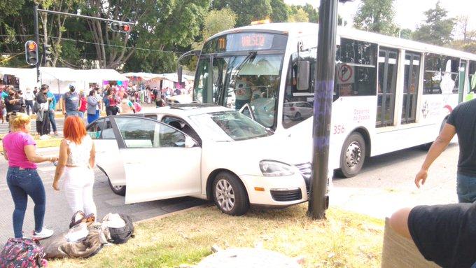 Mujer lesionada choque ruta línea 3