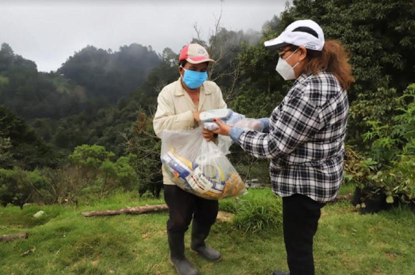 Mantiene SEDIF entrega de víveres a damnificados por huracán “Grace”