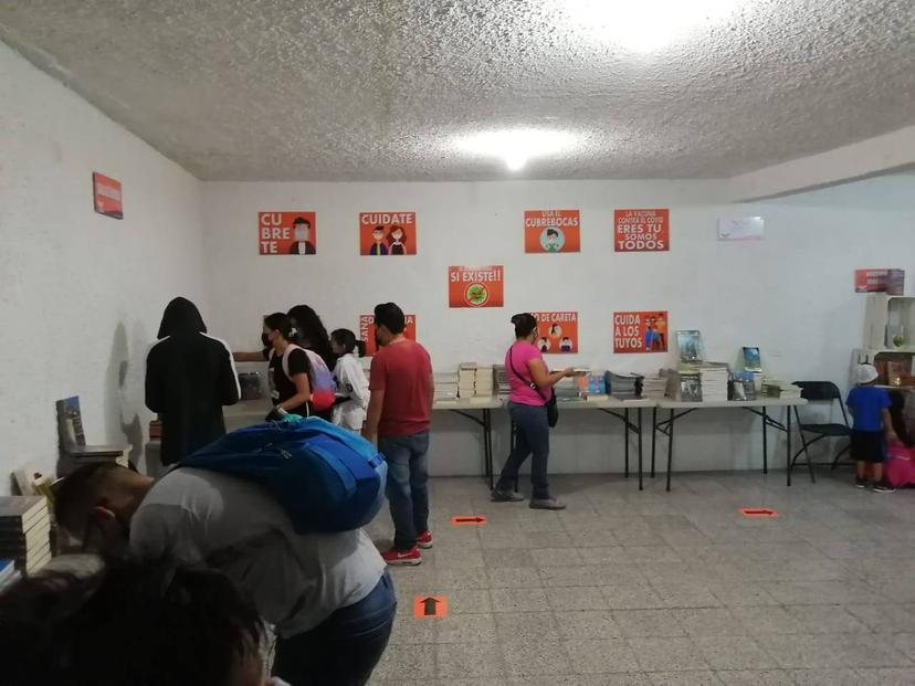 Regalan libros para fomentar la lectura en Izúcar