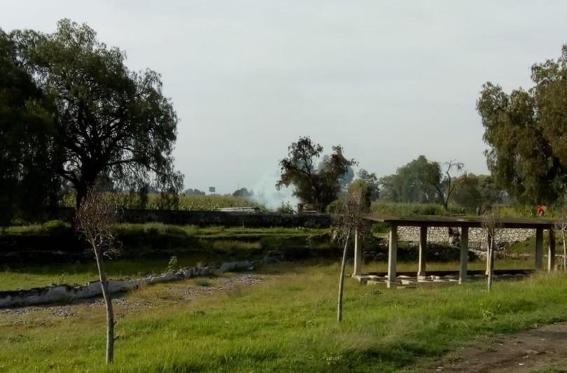 Arden camionetas cerca de tomas clandestinas en Texmelucan